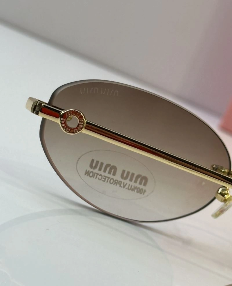 WellDesigned Miu Miu Sunglasses 281681
