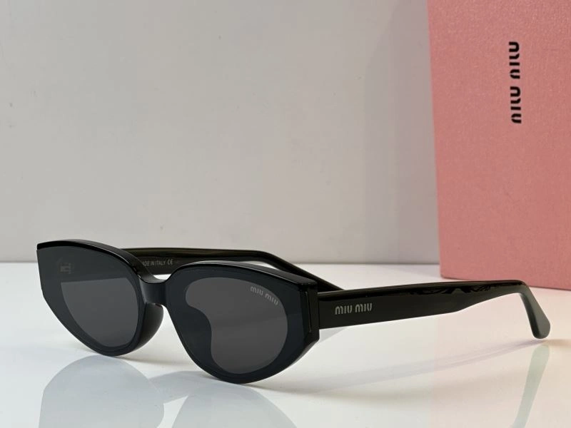 Miu Miu Sunglasses Sleek 281677