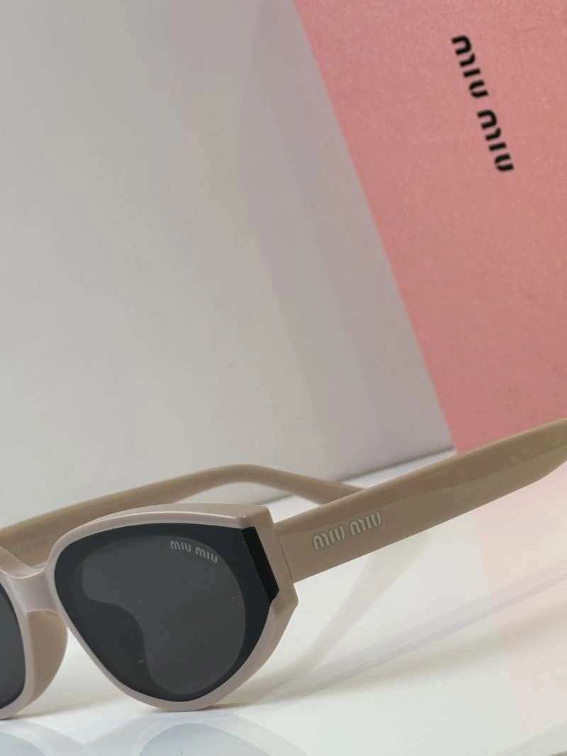 Miu Miu Sunglasses Sleek 281677