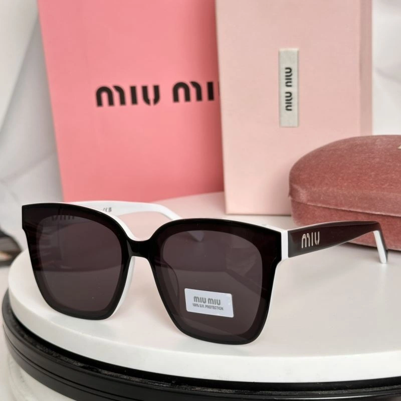 StreetReady Miu Miu Sunglasses 281667