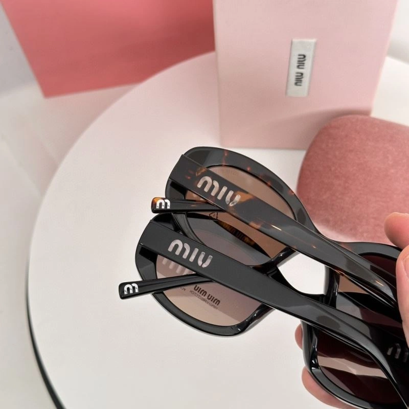 Miu Miu Sunglasses Durable 281650
