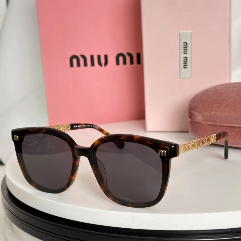 Refined Miu Miu Sunglasses 281644