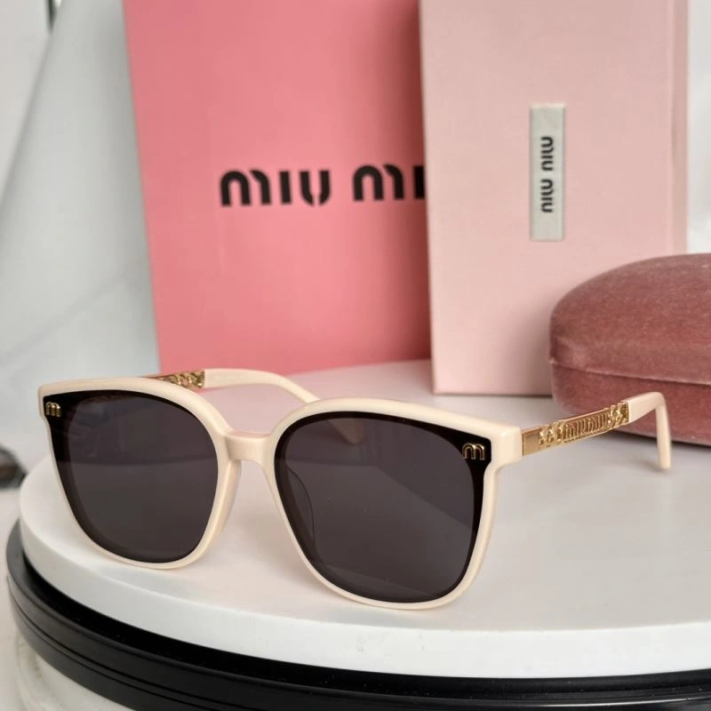 Refined Miu Miu Sunglasses 281644