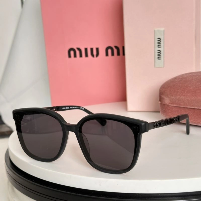 Refined Miu Miu Sunglasses 281644