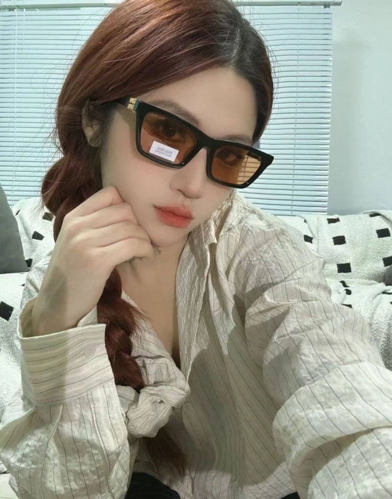Miu Miu Sunglasses Durable 281642