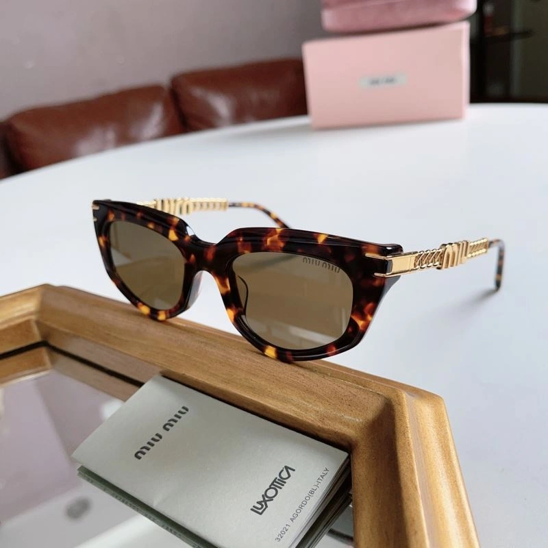 Miu Miu Sunglasses Lightweight 281637