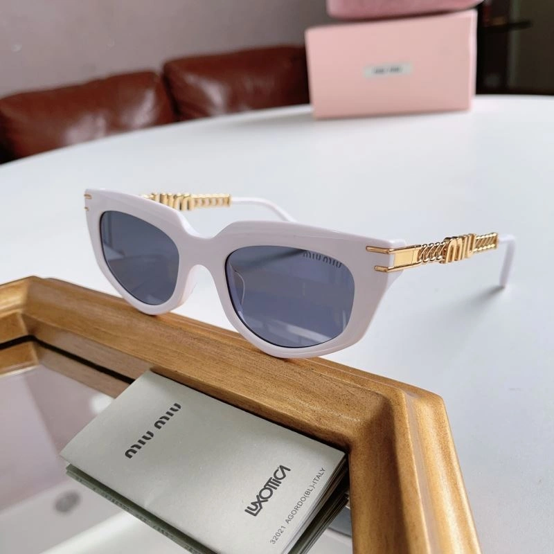 Miu Miu Sunglasses Lightweight 281637
