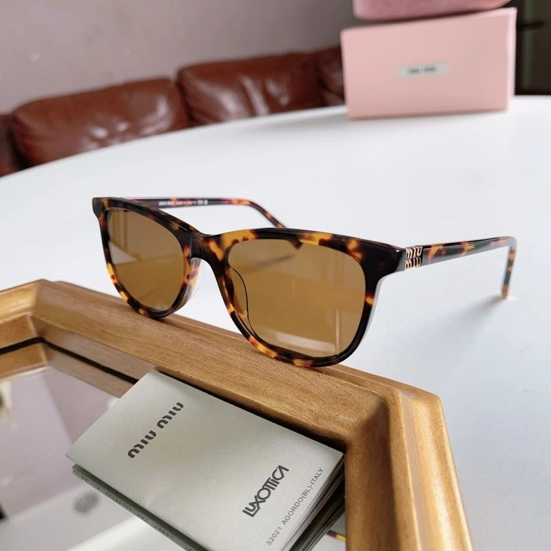Minimalist Miu Miu Sunglasses 281634