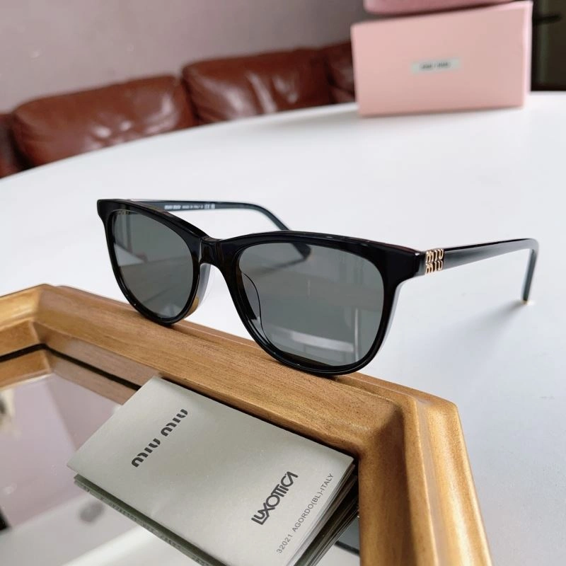 Minimalist Miu Miu Sunglasses 281634