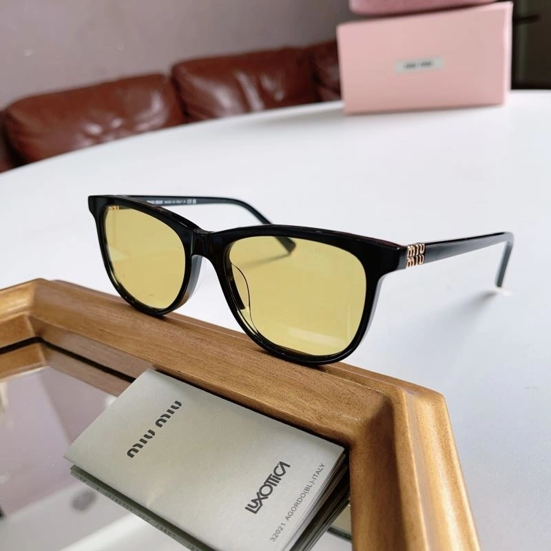 Minimalist Miu Miu Sunglasses 281634