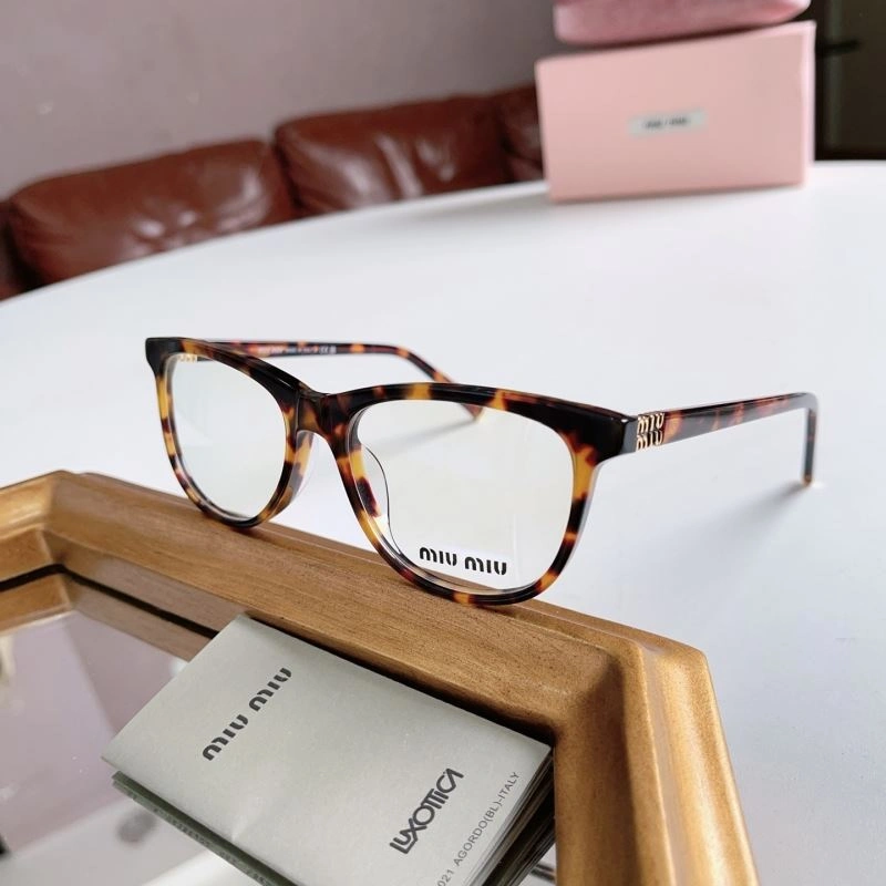 Minimalist Miu Miu Sunglasses 281634