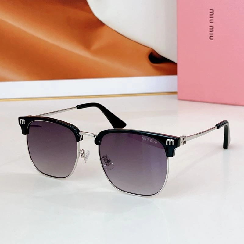 Compact Miu Miu Sunglasses 281623