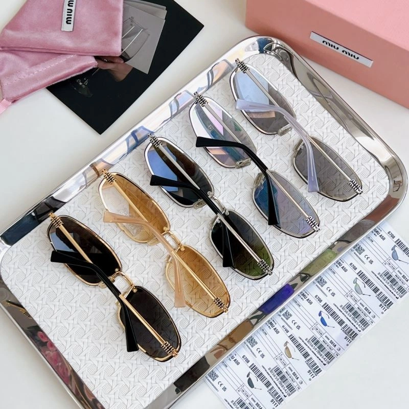 RelaxedFit Miu Miu Sunglasses 281610