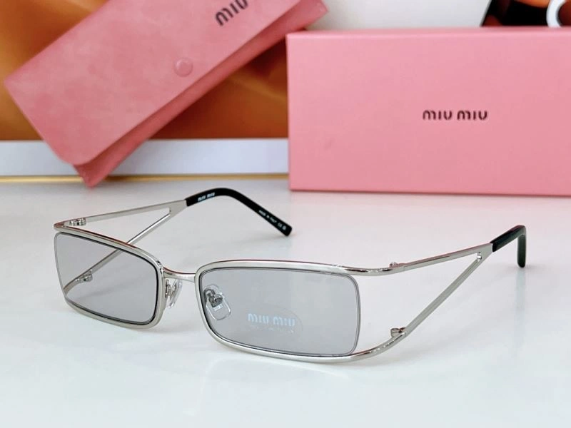 Refined Miu Miu Sunglasses 281625