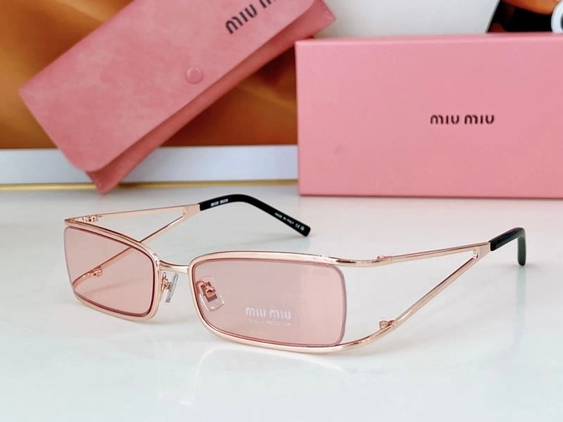 Refined Miu Miu Sunglasses 281625