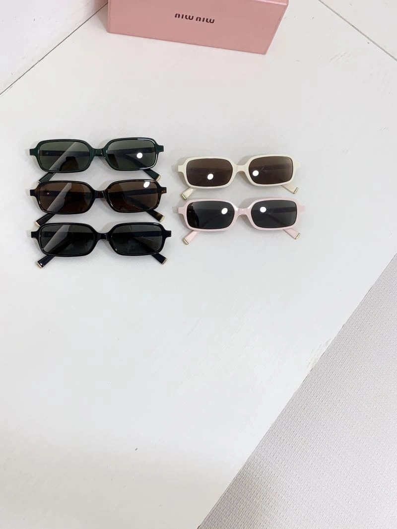 Miu Miu Sunglasses Versatile 281564