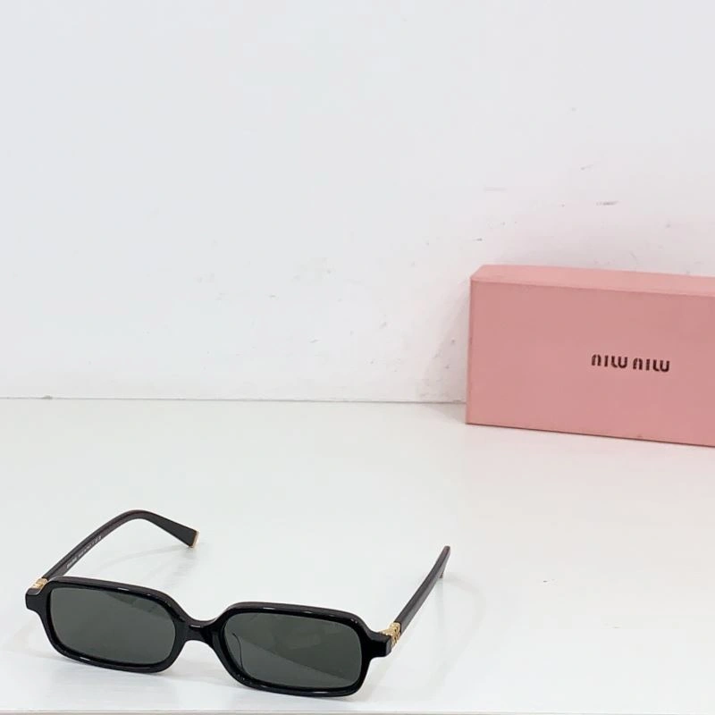 Miu Miu Sunglasses Versatile 281564