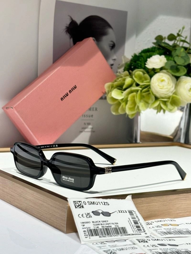 Miu Miu Sunglasses WellDesigned 281578