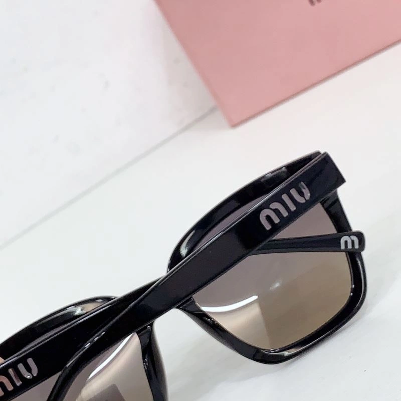 Miu Miu Sunglasses Vibrant 281562