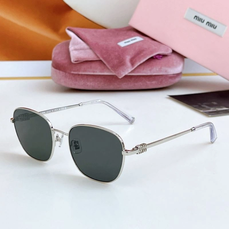 Lightweight Miu Miu Sunglasses 281575