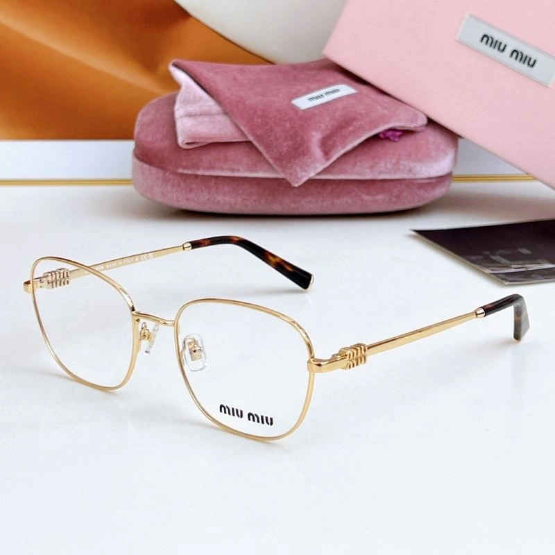 Lightweight Miu Miu Sunglasses 281575