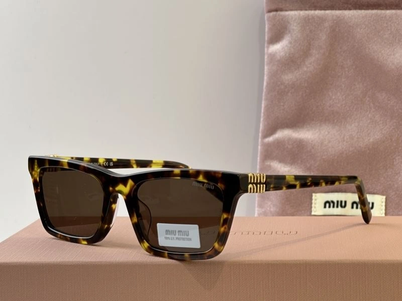 Miu Miu Sunglasses Functional 281569