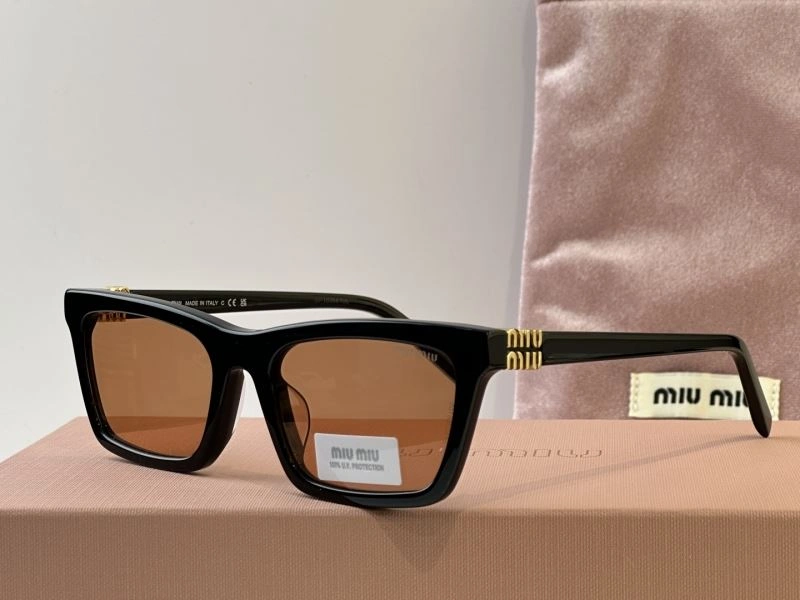 Miu Miu Sunglasses Functional 281569