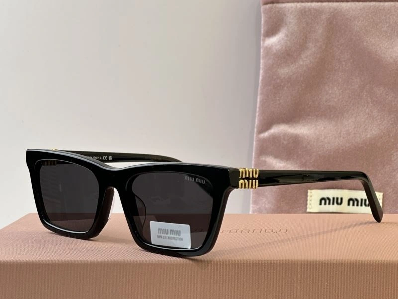 Miu Miu Sunglasses Functional 281569