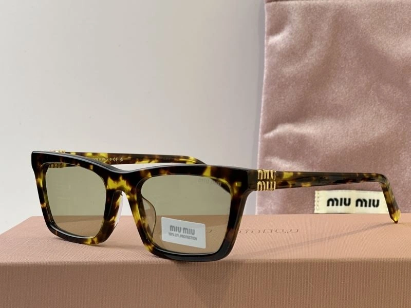 Miu Miu Sunglasses Functional 281569
