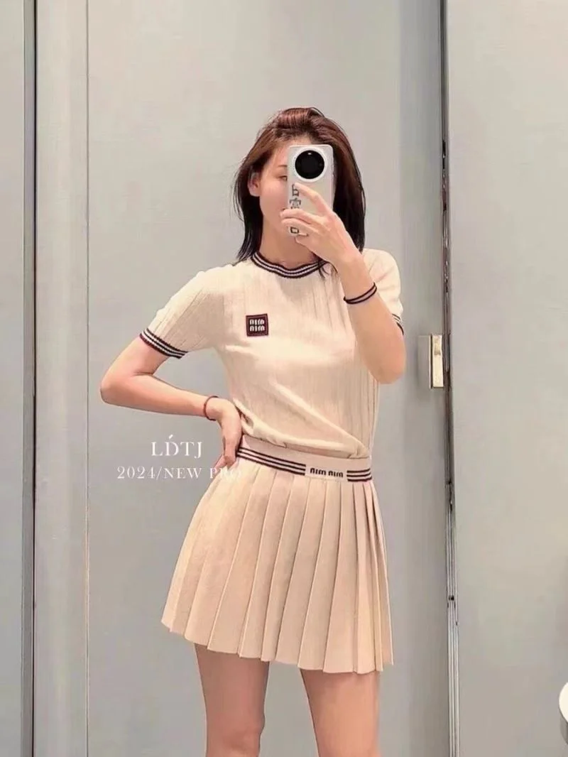 Miu Miu T-Shirts Breathable 163935