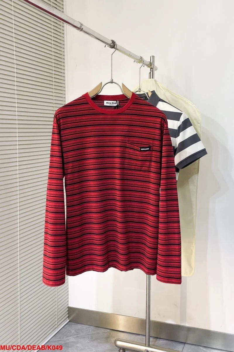 Miu Miu T-Shirts Elegant 164060