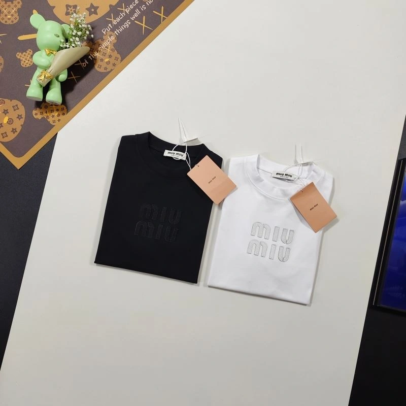 Miu Miu T-Shirts Chic 162448