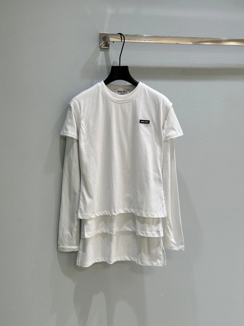 Miu Miu T-Shirts Sleek 156131