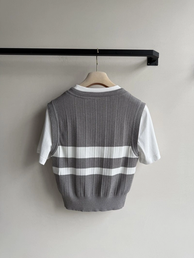 Miu Miu T-Shirts Versatile 156097