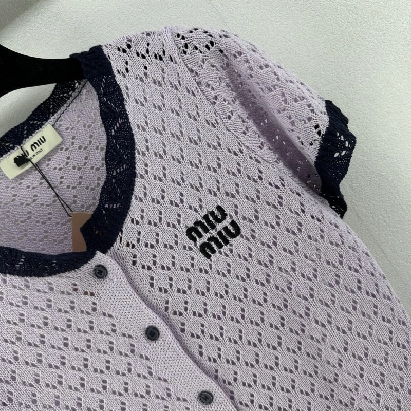 Miu Miu T-Shirts Trendsetting 148575