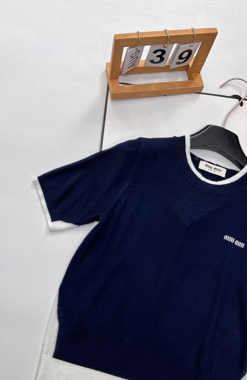 Miu Miu T-Shirts Versatile 148559