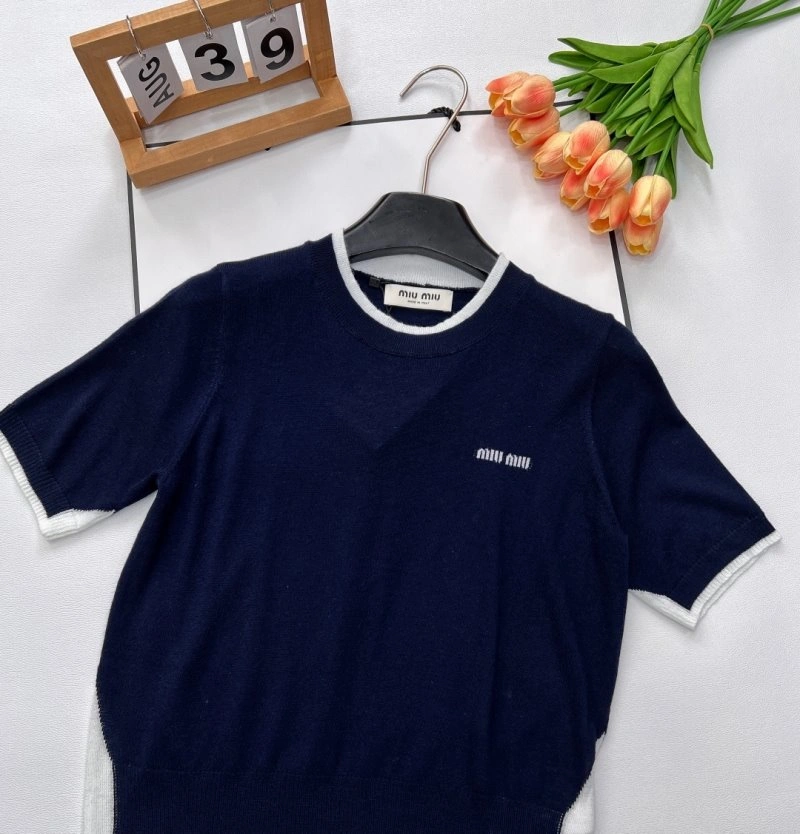 Miu Miu T-Shirts Versatile 148559