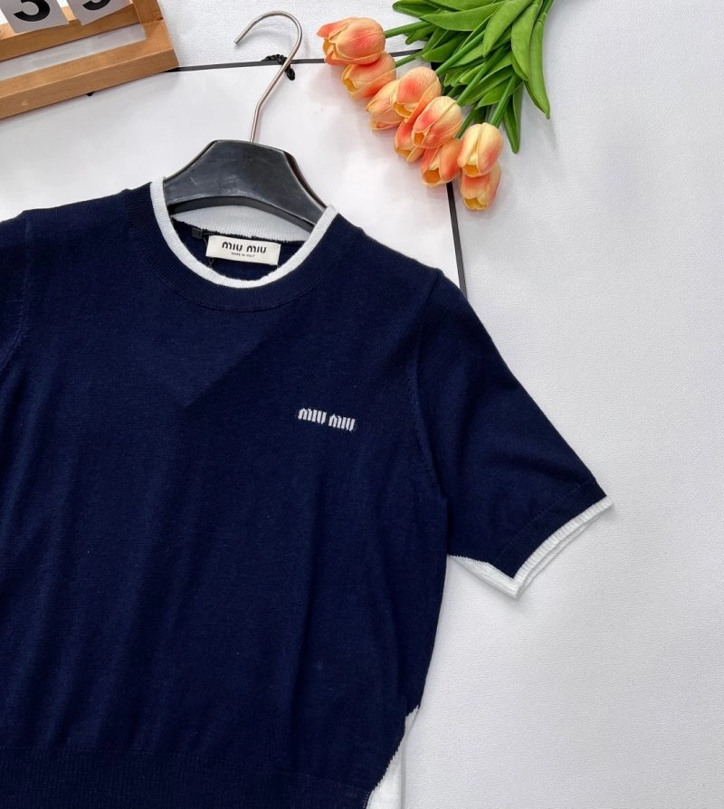 Miu Miu T-Shirts Versatile 148559