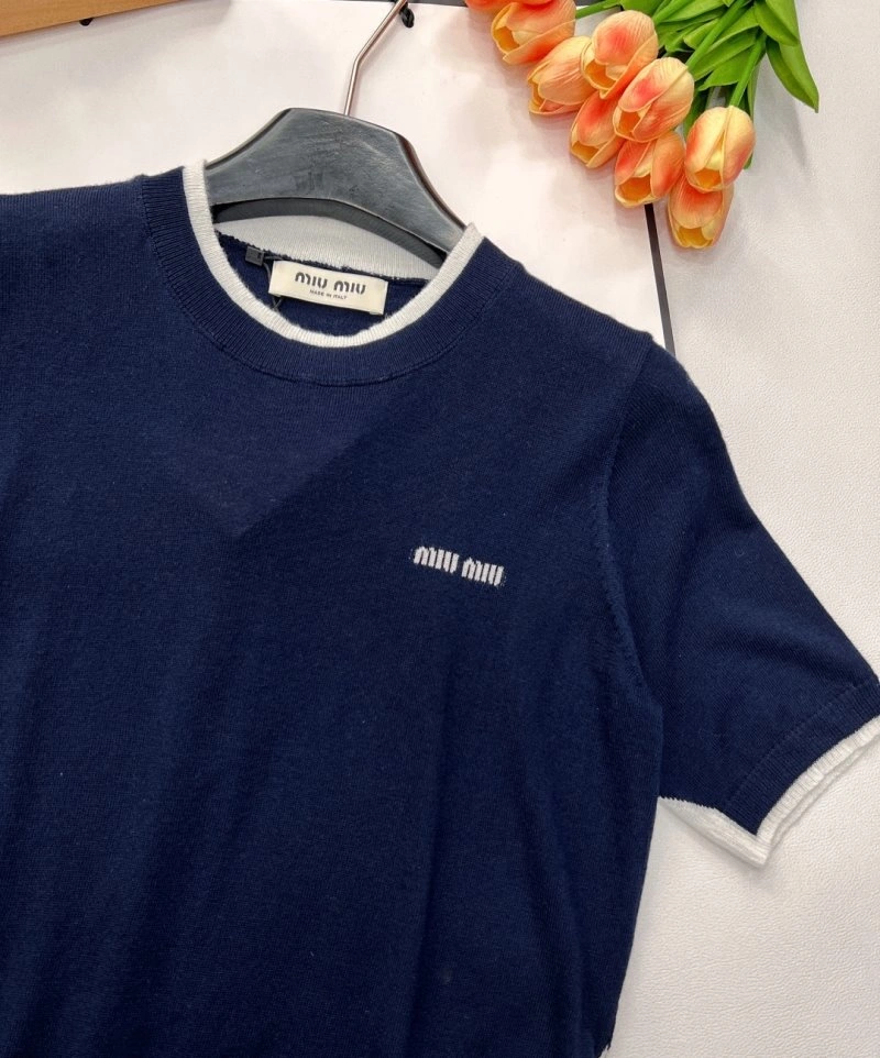 Miu Miu T-Shirts Versatile 148559