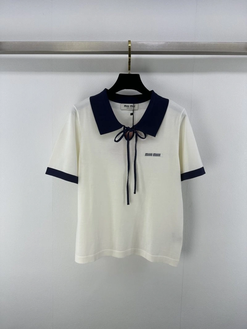 Miu Miu T-Shirts Trendsetting 148539