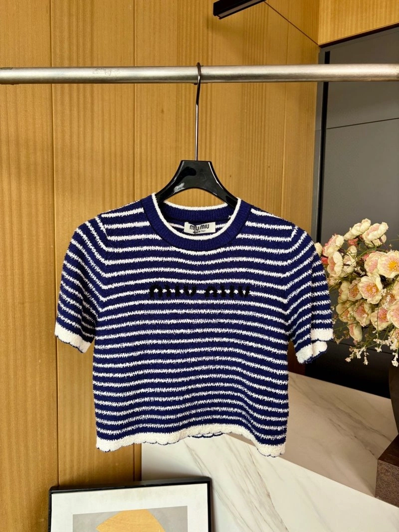 Miu Miu T-Shirts Trendsetting 148453