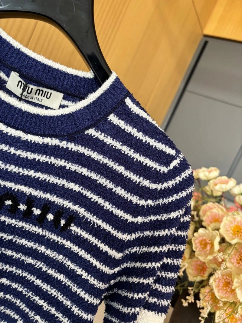 Miu Miu T-Shirts Trendsetting 148453
