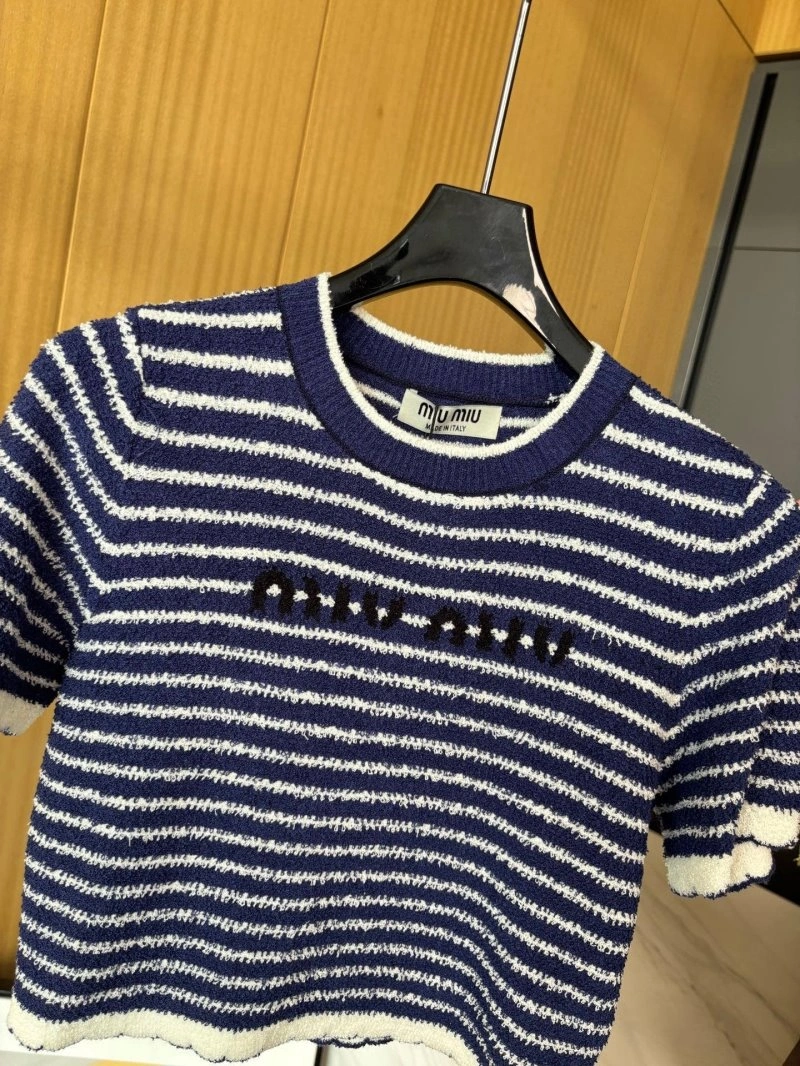 Miu Miu T-Shirts Trendsetting 148453