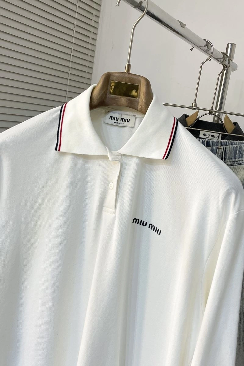 Miu Miu T-Shirts Trendsetting 160183