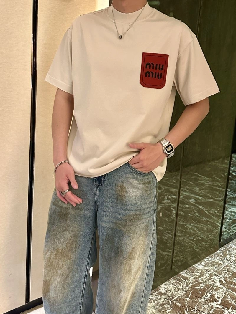 Miu Miu T-Shirts Comfortable 160157