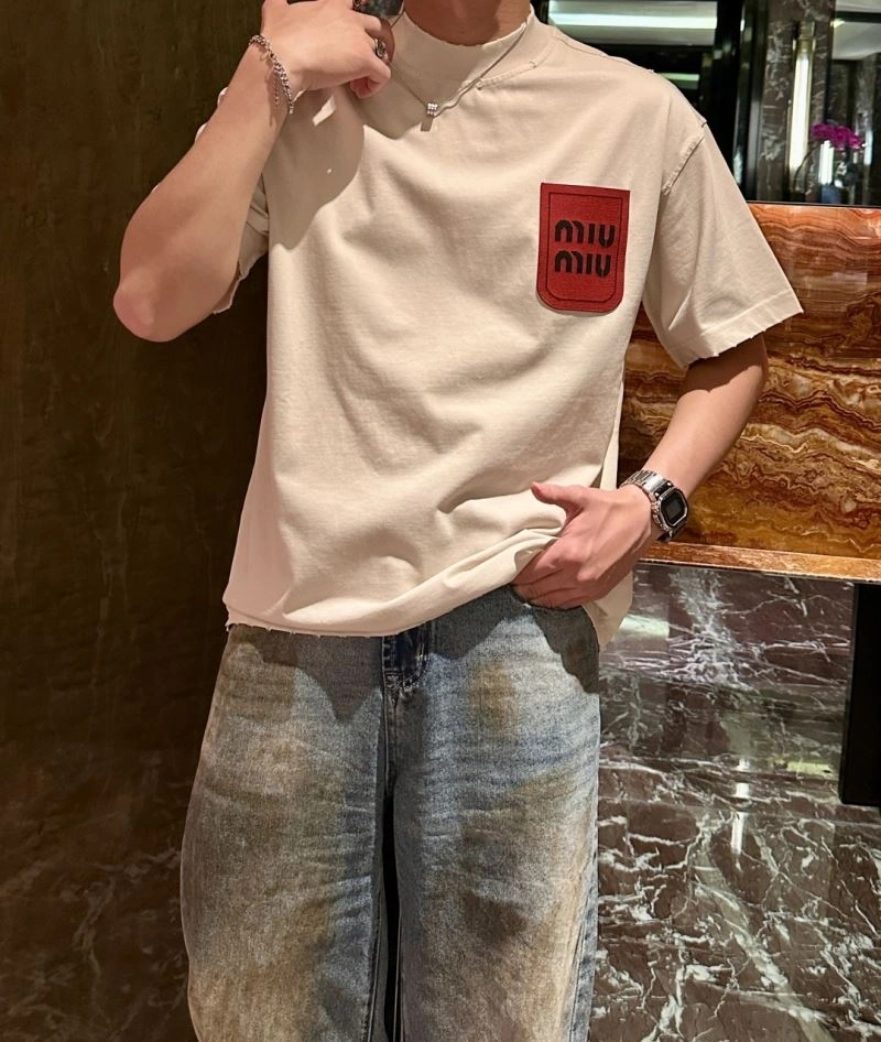Miu Miu T-Shirts Comfortable 160157