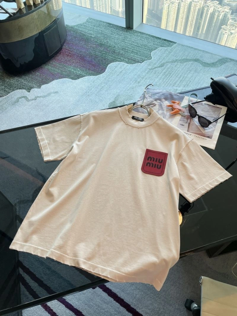Miu Miu T-Shirts Comfortable 160157