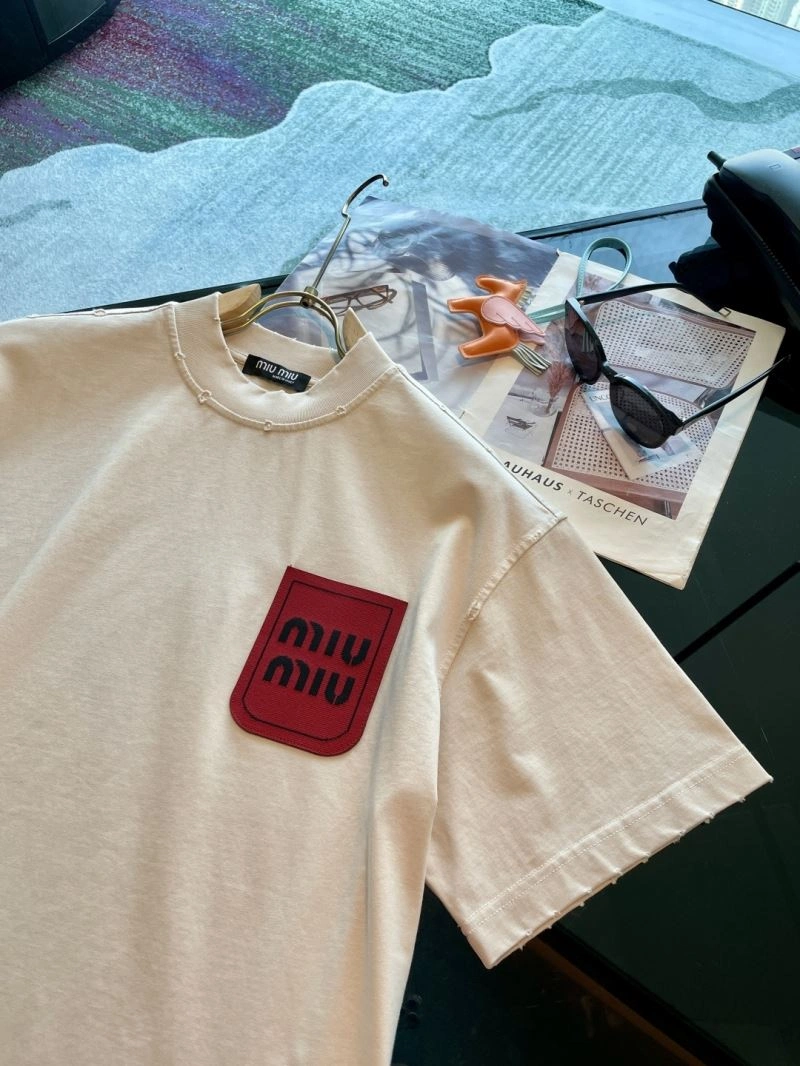 Miu Miu T-Shirts Comfortable 160157