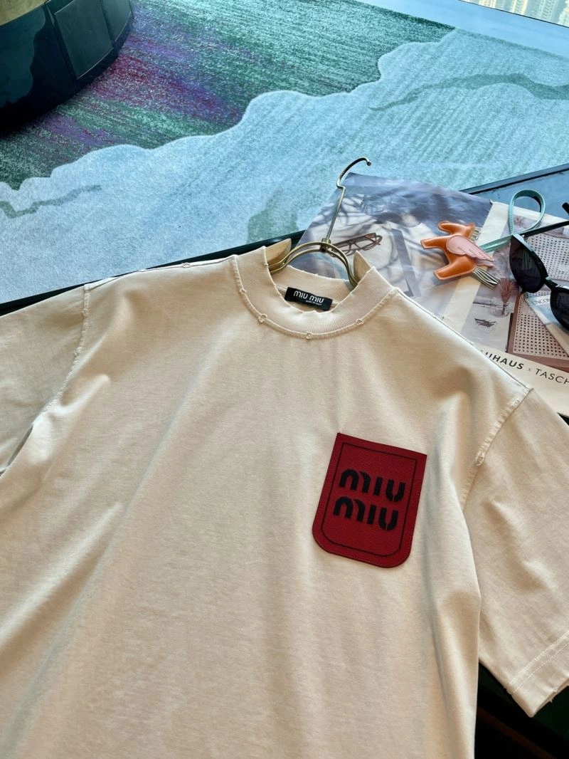 Miu Miu T-Shirts Comfortable 160157