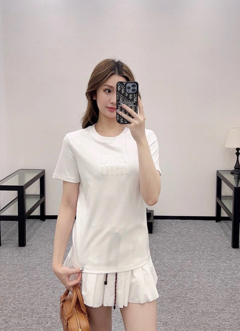 Miu Miu T-Shirts Minimalist 152980